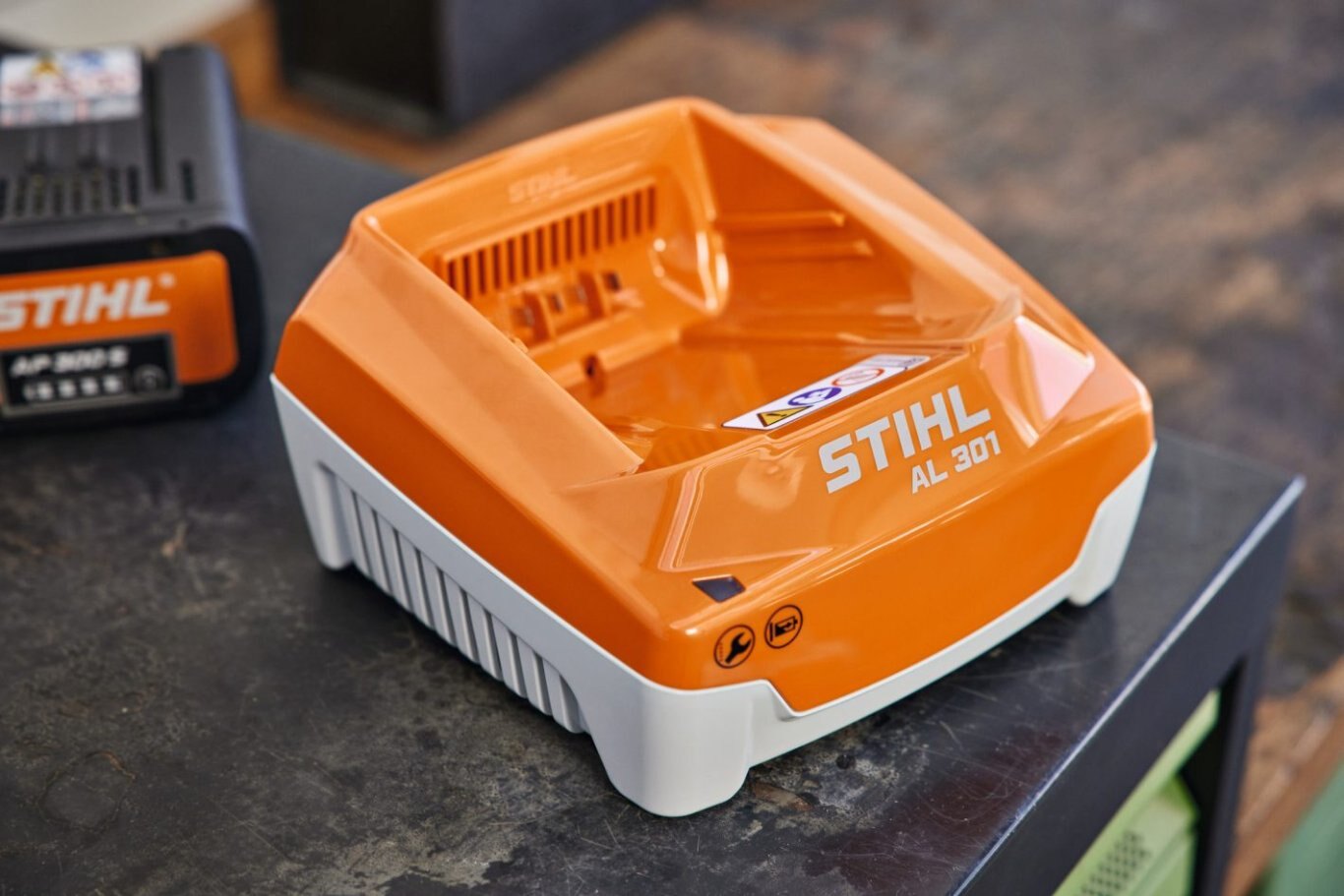 STIHL AL 301 Fast Charger