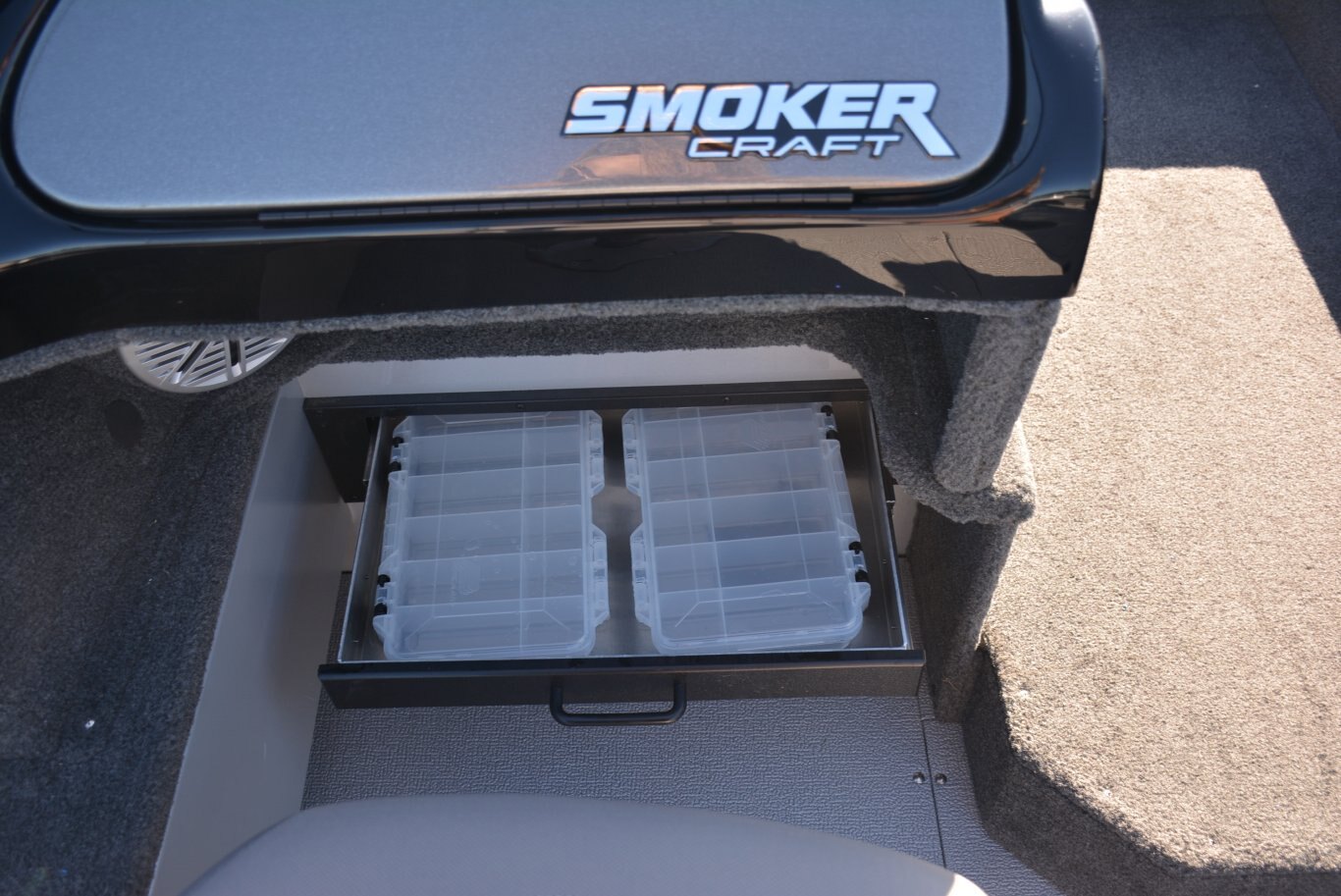 Smoker Craft ADVENTURER 20GLS WHITE WITH RED ACCENT