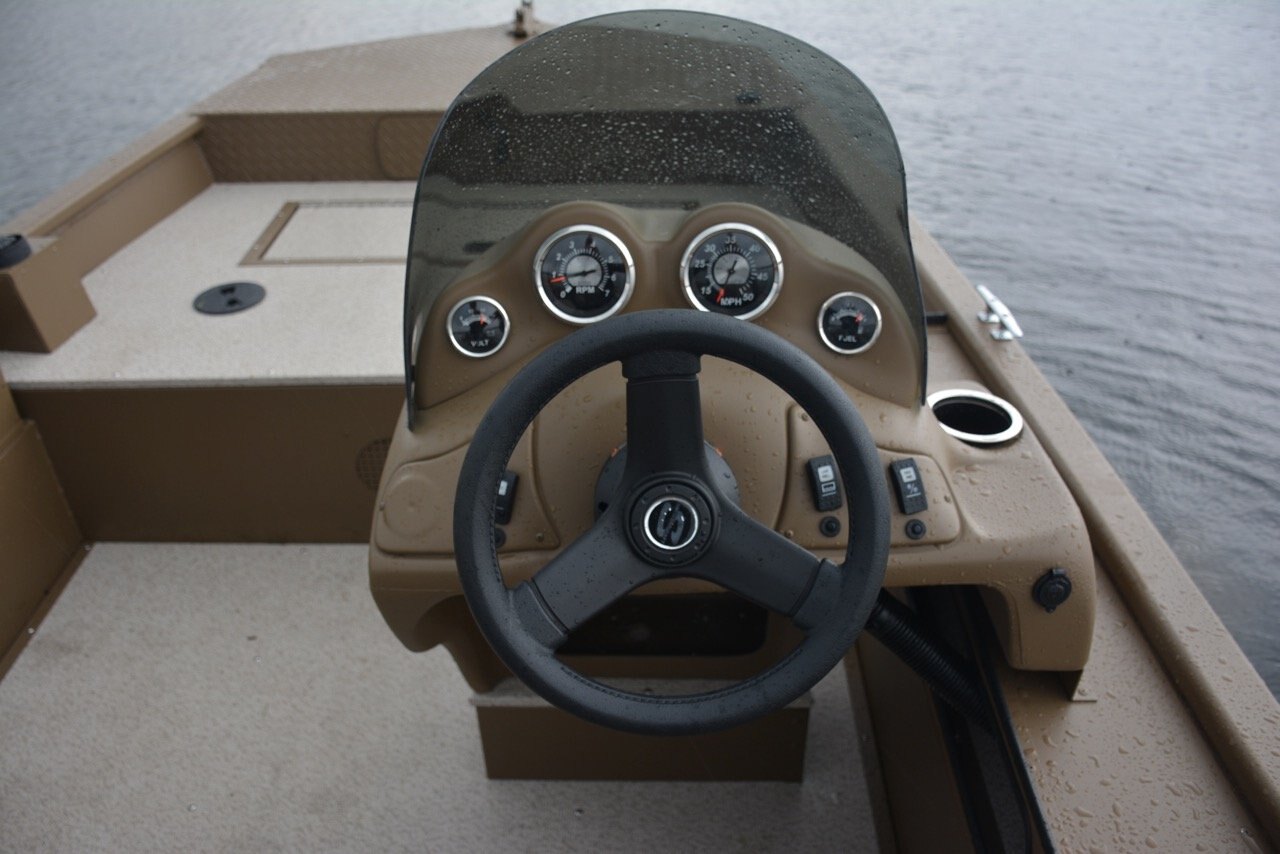 Smoker Craft SPORTSMAN1660 PRO (SHOWN WT/OPT FISHING SEATS)