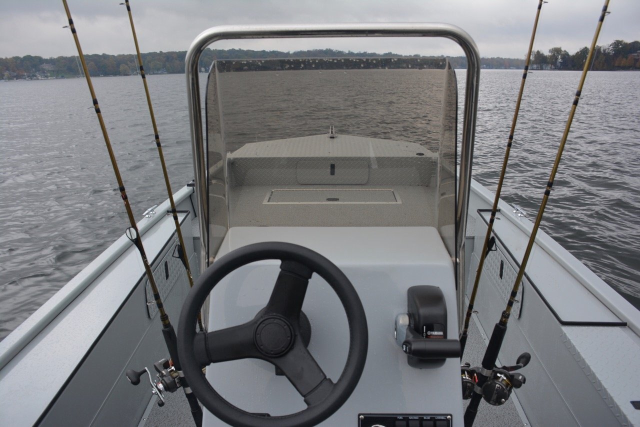 Smoker Craft SPORTSMAN1660 PRO (SHOWN WT/OPT FISHING SEATS)