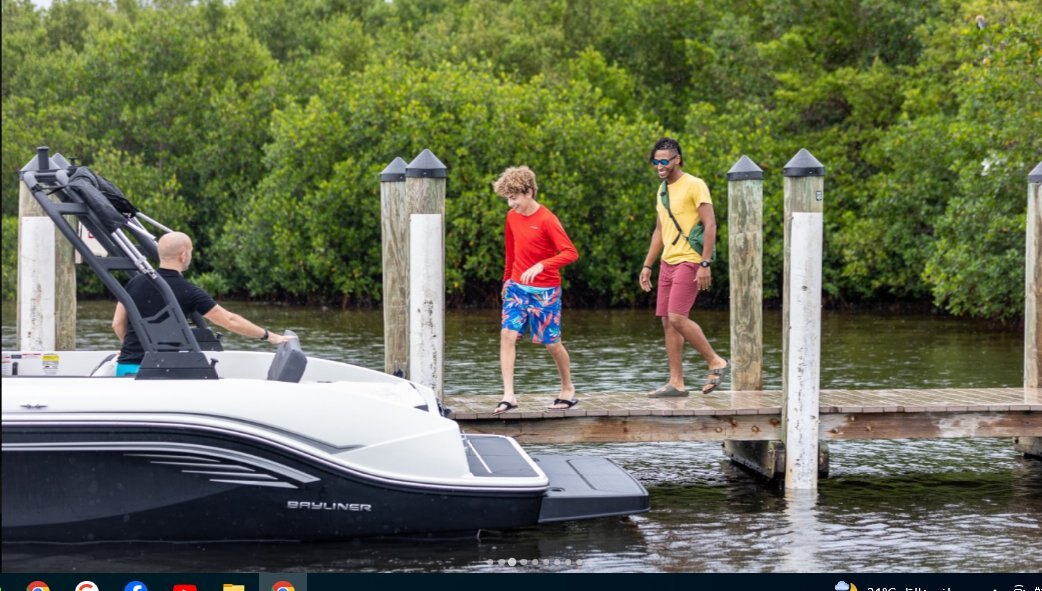 2024 Bayliner DX2050 Blue Hull Sides (White Bottom)