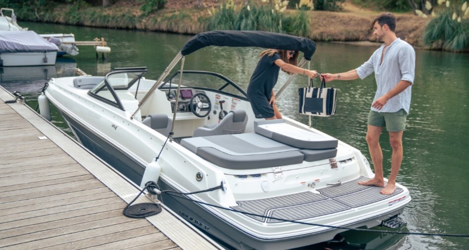 2024 Bayliner VR4 Gray Hull Sides (White Bottom)