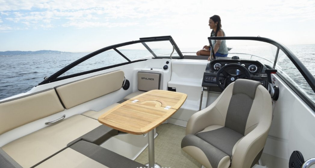 2024 Bayliner VR5 CUDDY