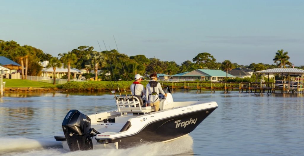 2024 Bayliner T20CC Black Hull Sides (White Bottom)