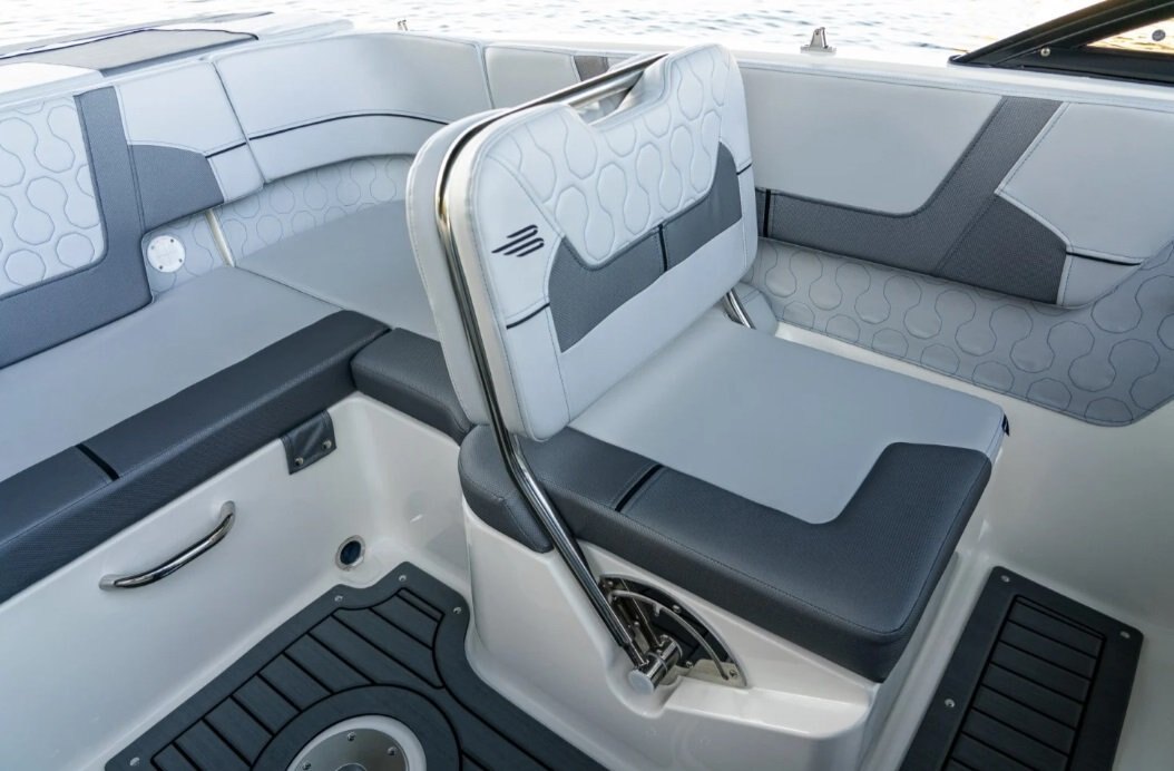 2025 Bayliner VR5 Bowrider Impulse Coque bleue côtés/fond blanc