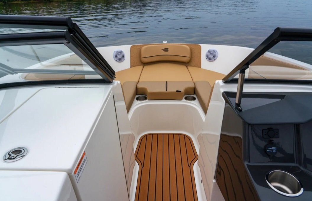 2025 Bayliner VR6 Bowrider Coque blanche solide