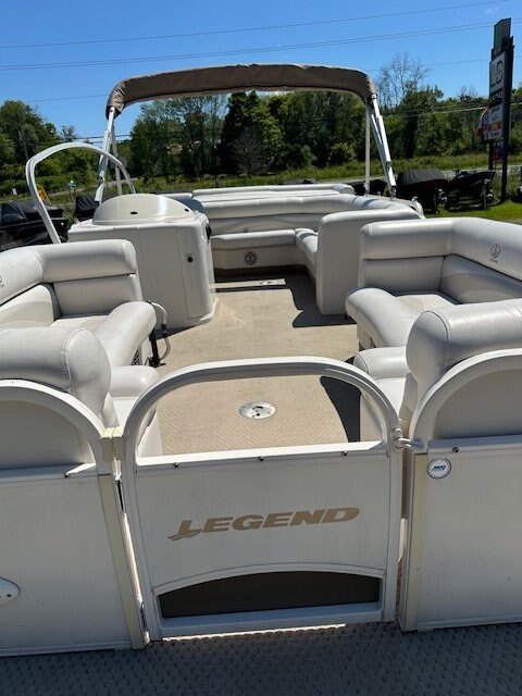 2006 Legend Seville 206 Pontoon w/ a 75hp Mercury Engine