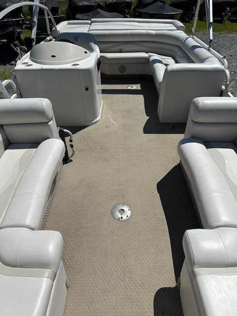 2006 Legend Seville 206 Pontoon w/ a 75hp Mercury Engine