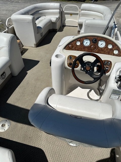 2006 Legend Seville 206 Pontoon w/ a 75hp Mercury Engine