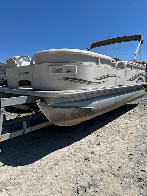 2006 Legend Seville 206 Pontoon w/ a 75hp Mercury Engine