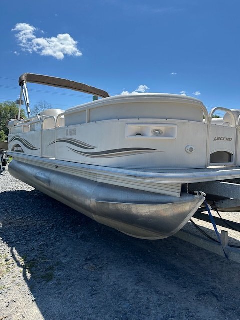 2006 Legend Seville 206 Pontoon w/ a 75hp Mercury Engine