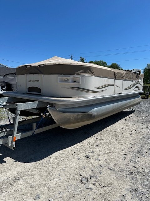 2006 Legend Seville 206 Pontoon w/ a 75hp Mercury Engine