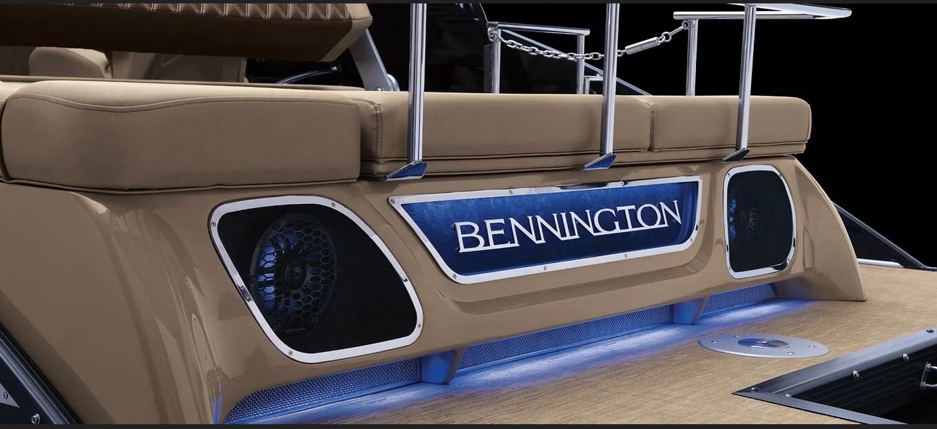 2024 Bennington QX28 Swingback w/ Windshield and Arch 28 QXSBWA x1