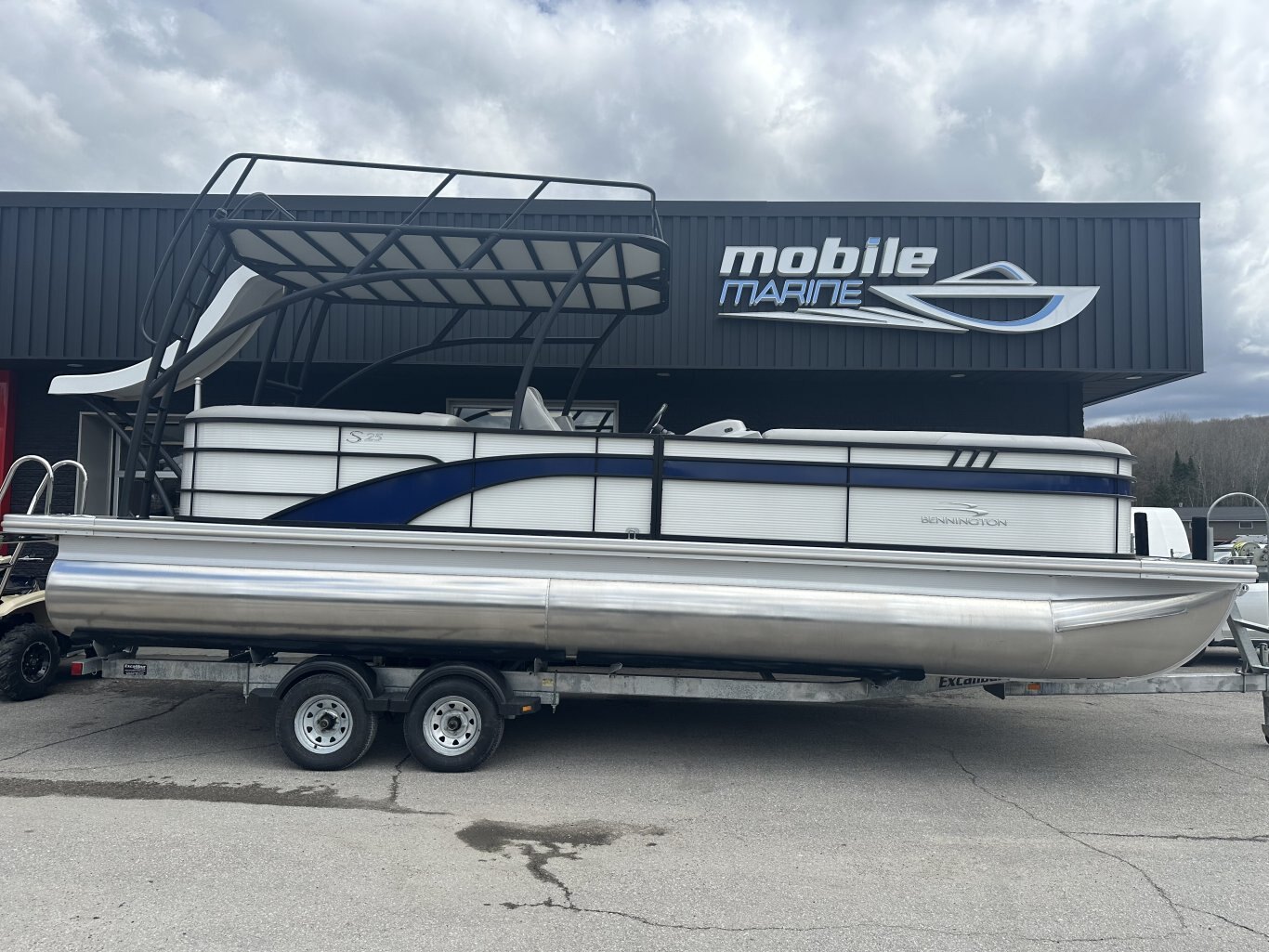 2023 Bennington 25 SXSRTD Top Deck Waterslide 175HP Yamaha VMAX SHO