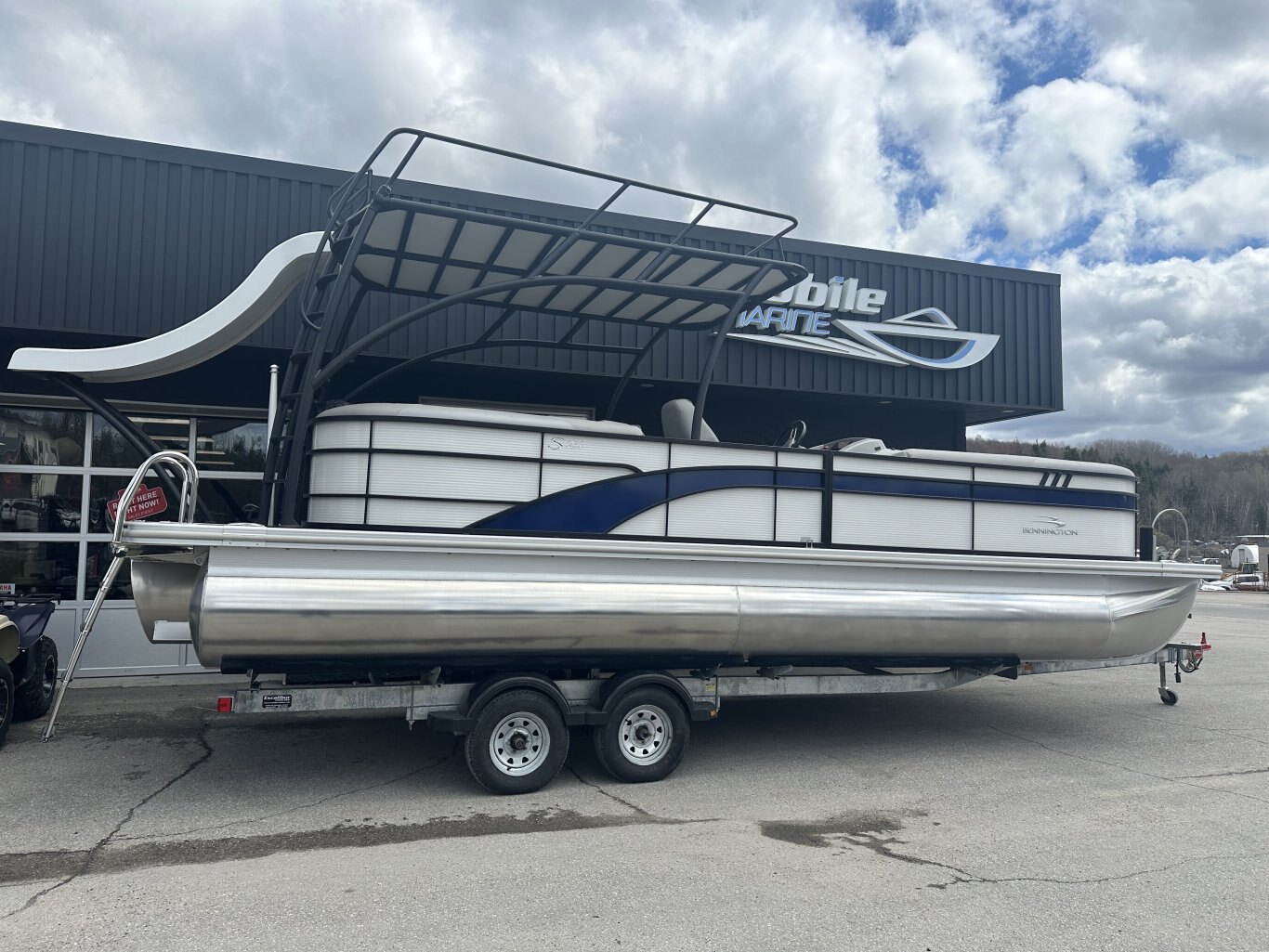 2023 Bennington 25 SXSRTD Top Deck Waterslide 175HP Yamaha VMAX SHO