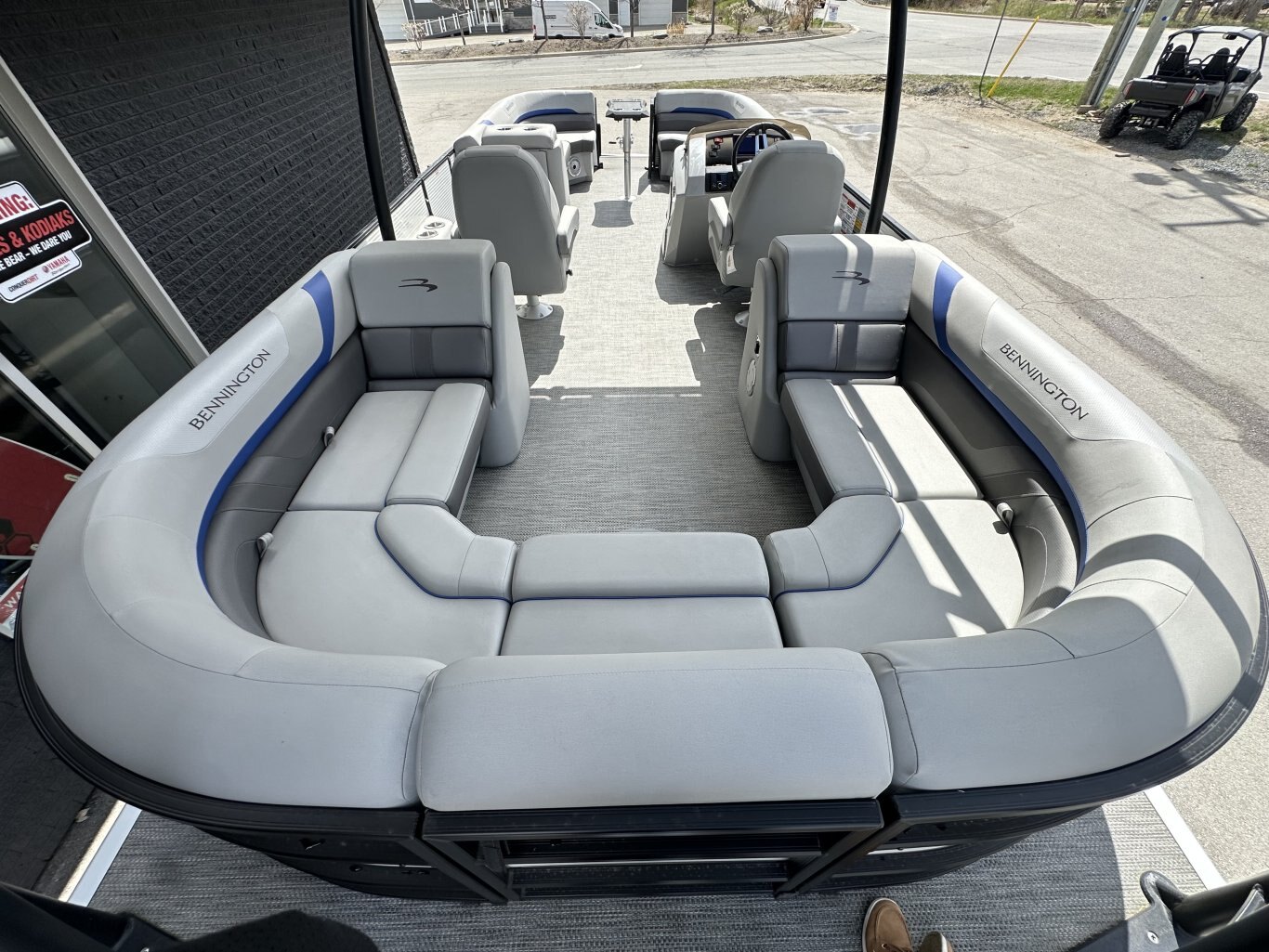 2023 Bennington 25 SXSRTD Top Deck Waterslide 175HP Yamaha VMAX SHO