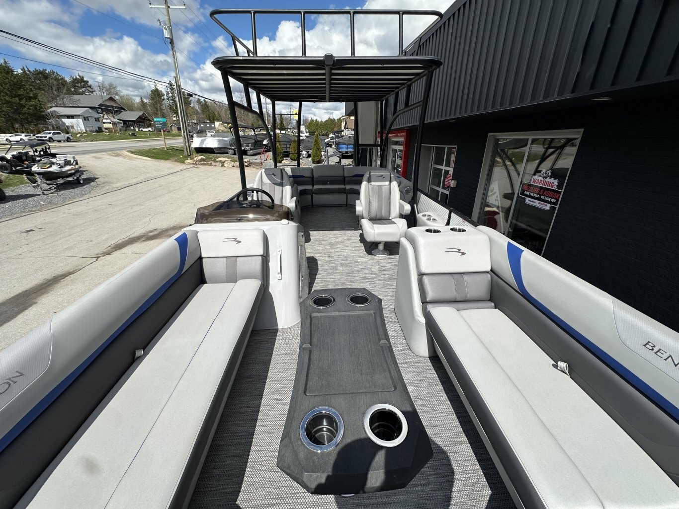 2023 Bennington 25 SXSRTD Top Deck Waterslide 175HP Yamaha VMAX SHO