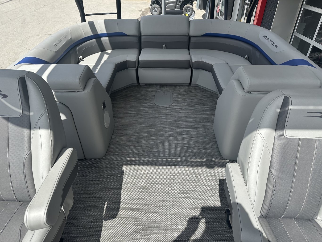 2023 Bennington 25 SXSRTD Top Deck Waterslide 175HP Yamaha VMAX SHO