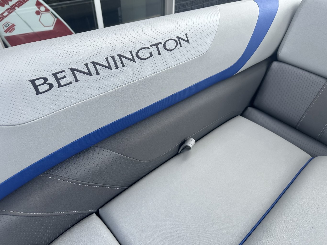 2023 Bennington 25 SXSRTD Top Deck Waterslide 175HP Yamaha VMAX SHO