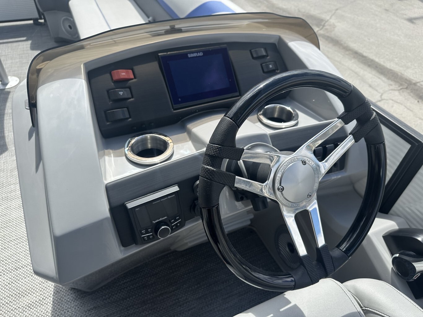 2023 Bennington 25 SXSRTD Top Deck Waterslide 175HP Yamaha VMAX SHO