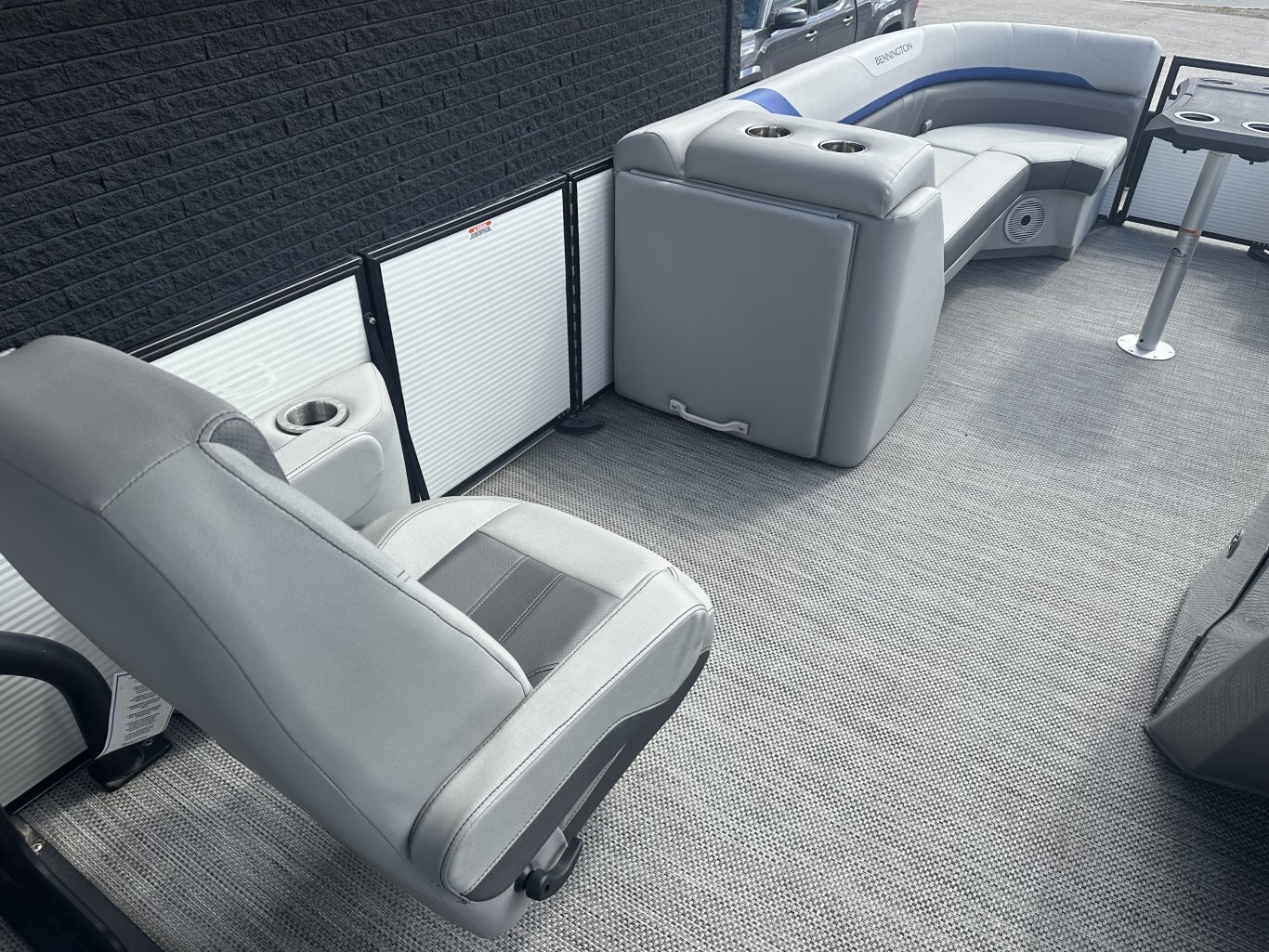 2023 Bennington 25 SXSRTD Top Deck Waterslide 175HP Yamaha VMAX SHO