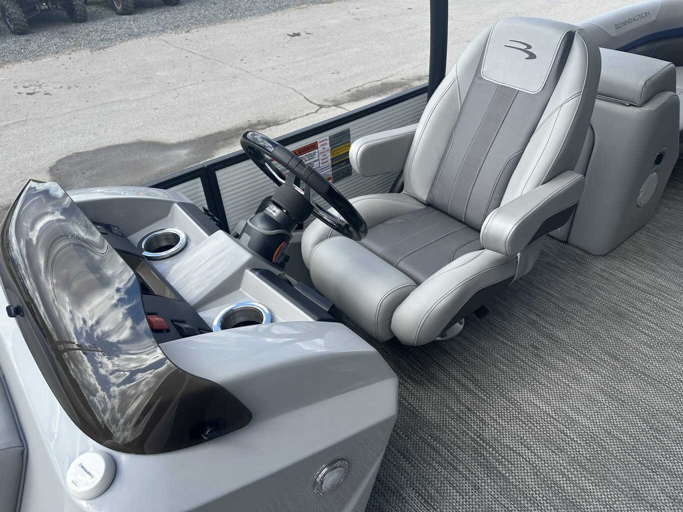 2023 Bennington 25 SXSRTD Top Deck Waterslide 175HP Yamaha VMAX SHO