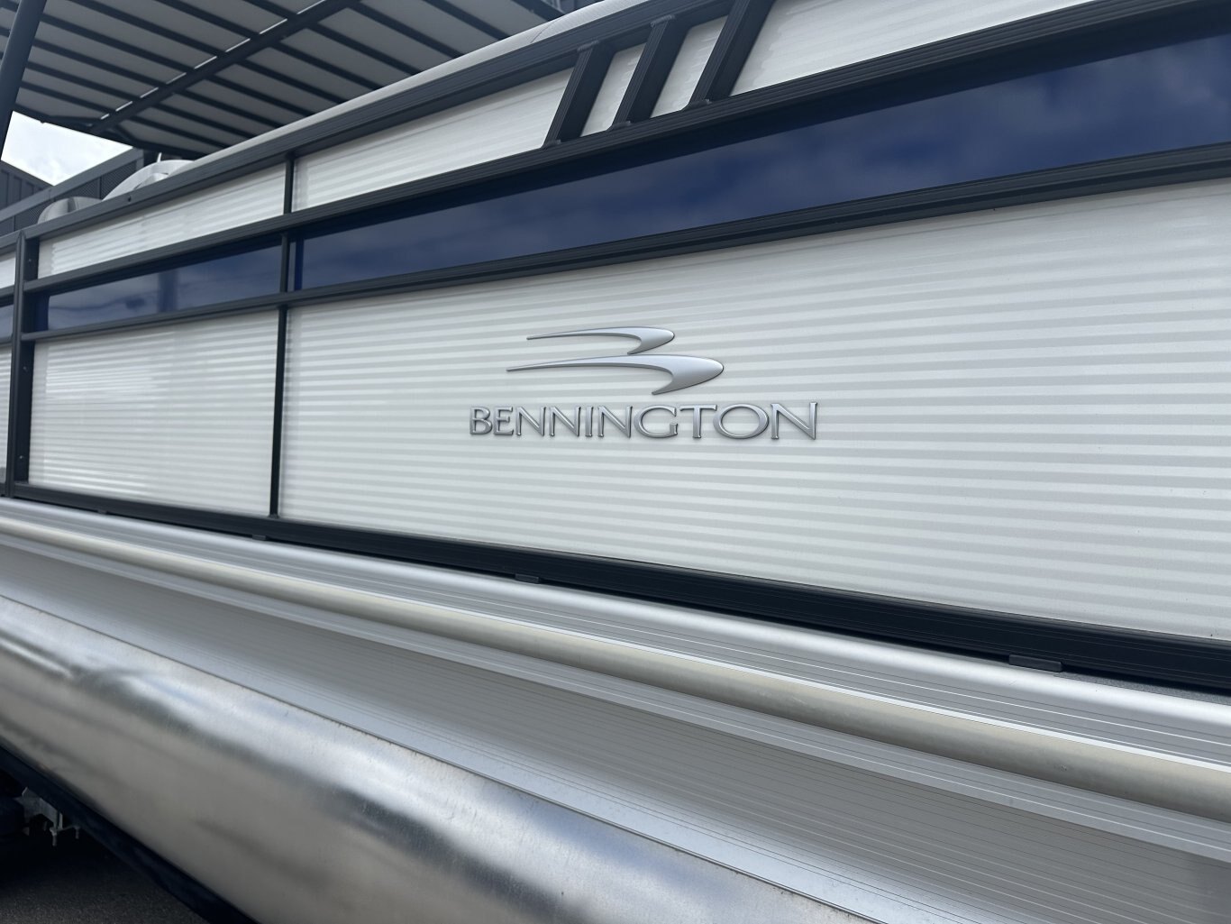 2023 Bennington 25 SXSRTD Top Deck Waterslide 175HP Yamaha VMAX SHO