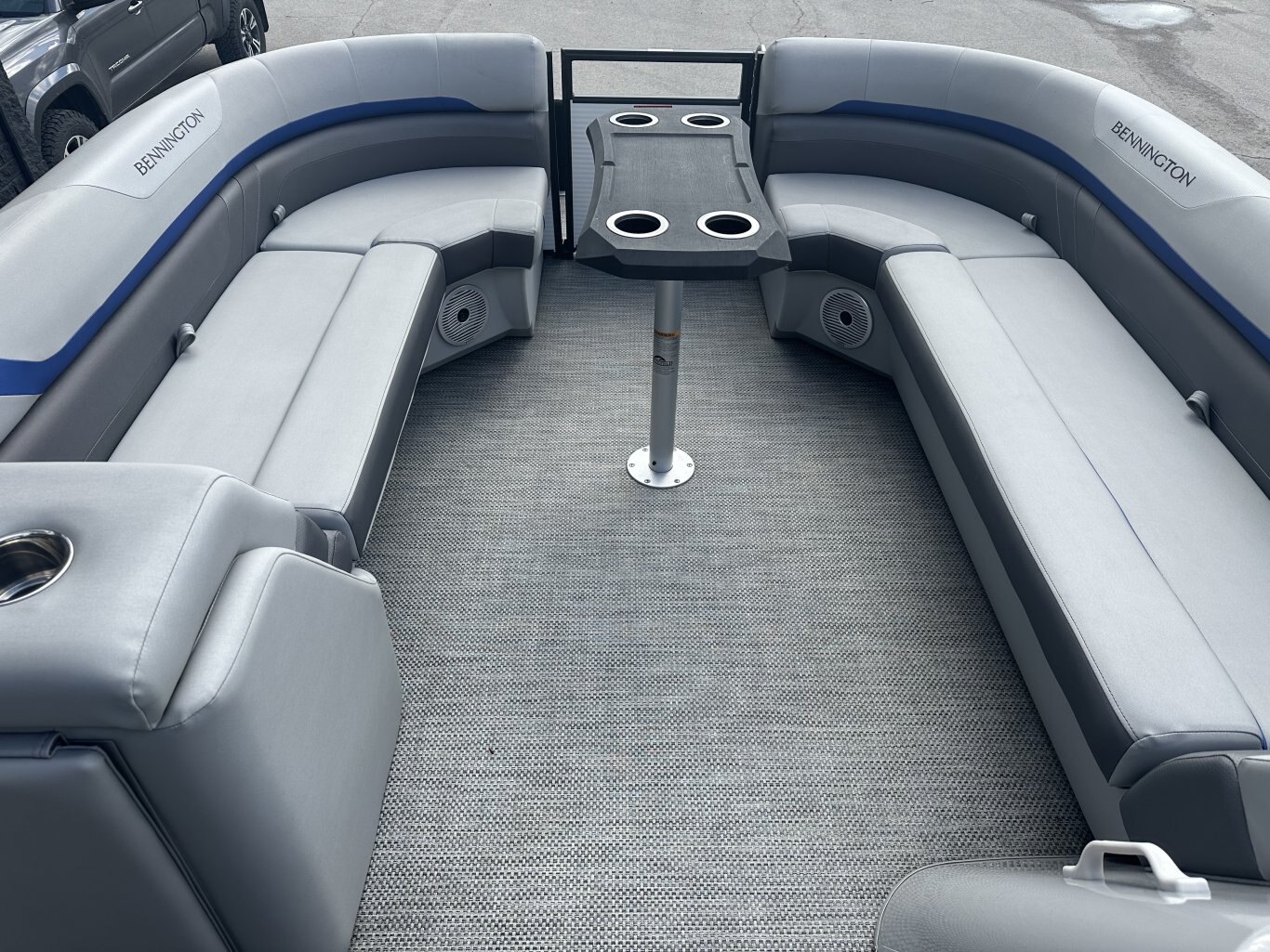 2023 Bennington 25 SXSRTD Top Deck Waterslide 175HP Yamaha VMAX SHO