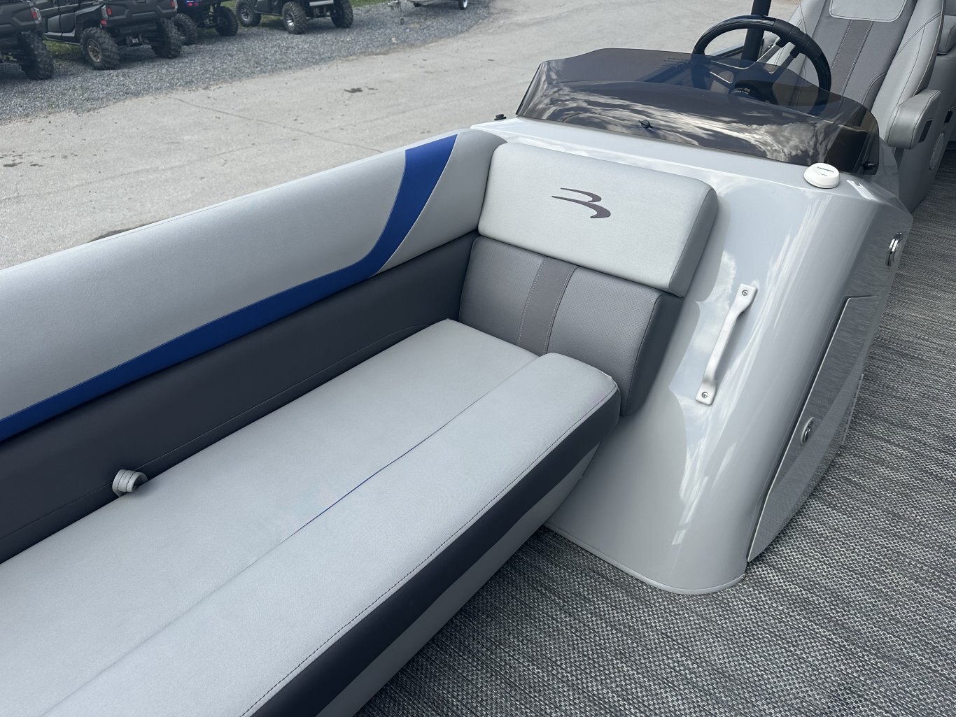 2023 Bennington 25 SXSRTD Top Deck Waterslide 175HP Yamaha VMAX SHO
