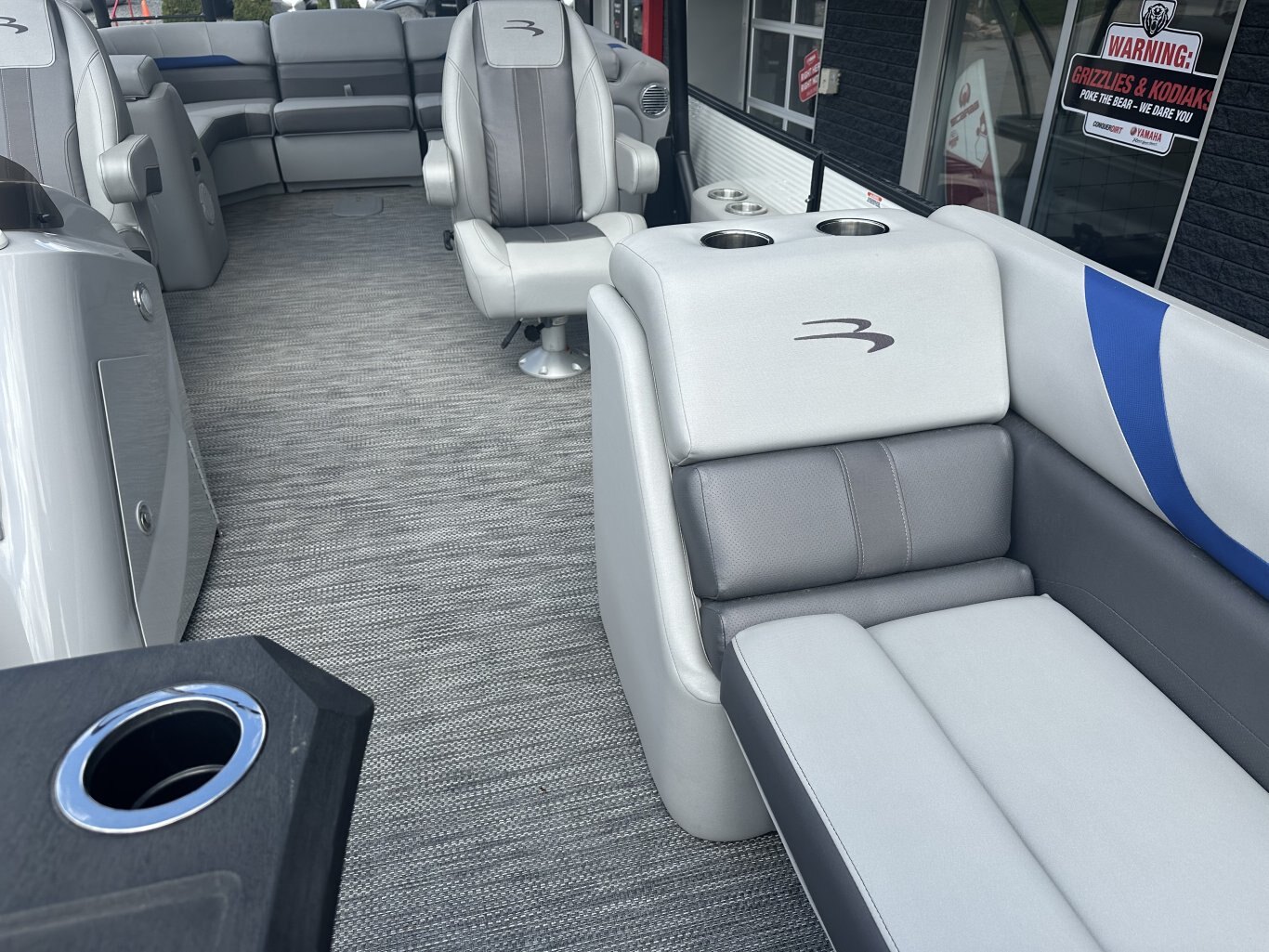 2023 Bennington 25 SXSRTD Top Deck Waterslide 175HP Yamaha VMAX SHO