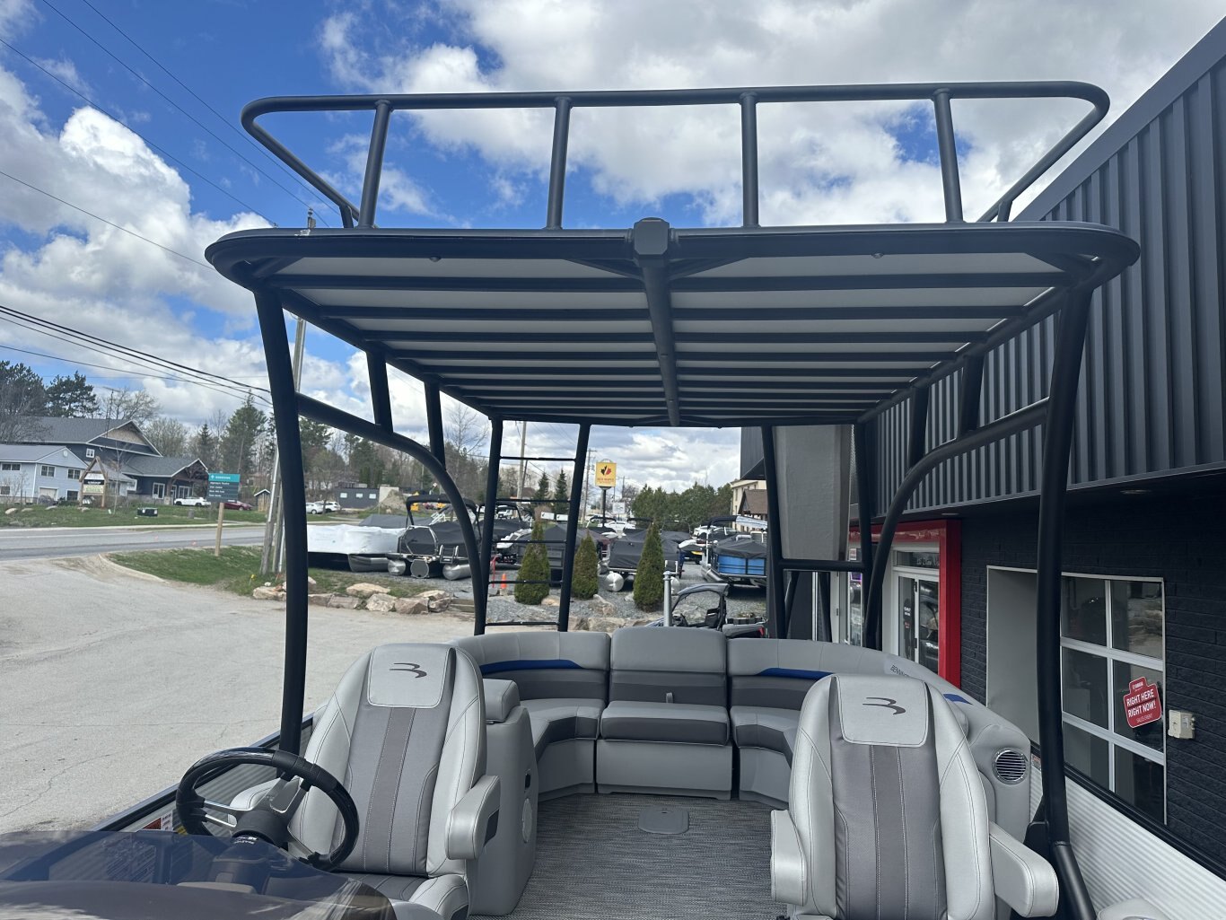 2023 Bennington 25 SXSRTD Top Deck Waterslide 175HP Yamaha VMAX SHO