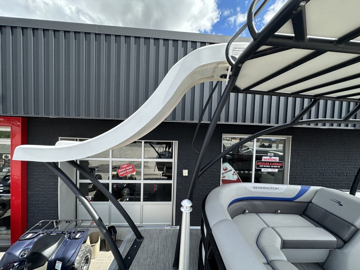 2023 Bennington 25 SXSRTD Top Deck Waterslide 175HP Yamaha VMAX SHO