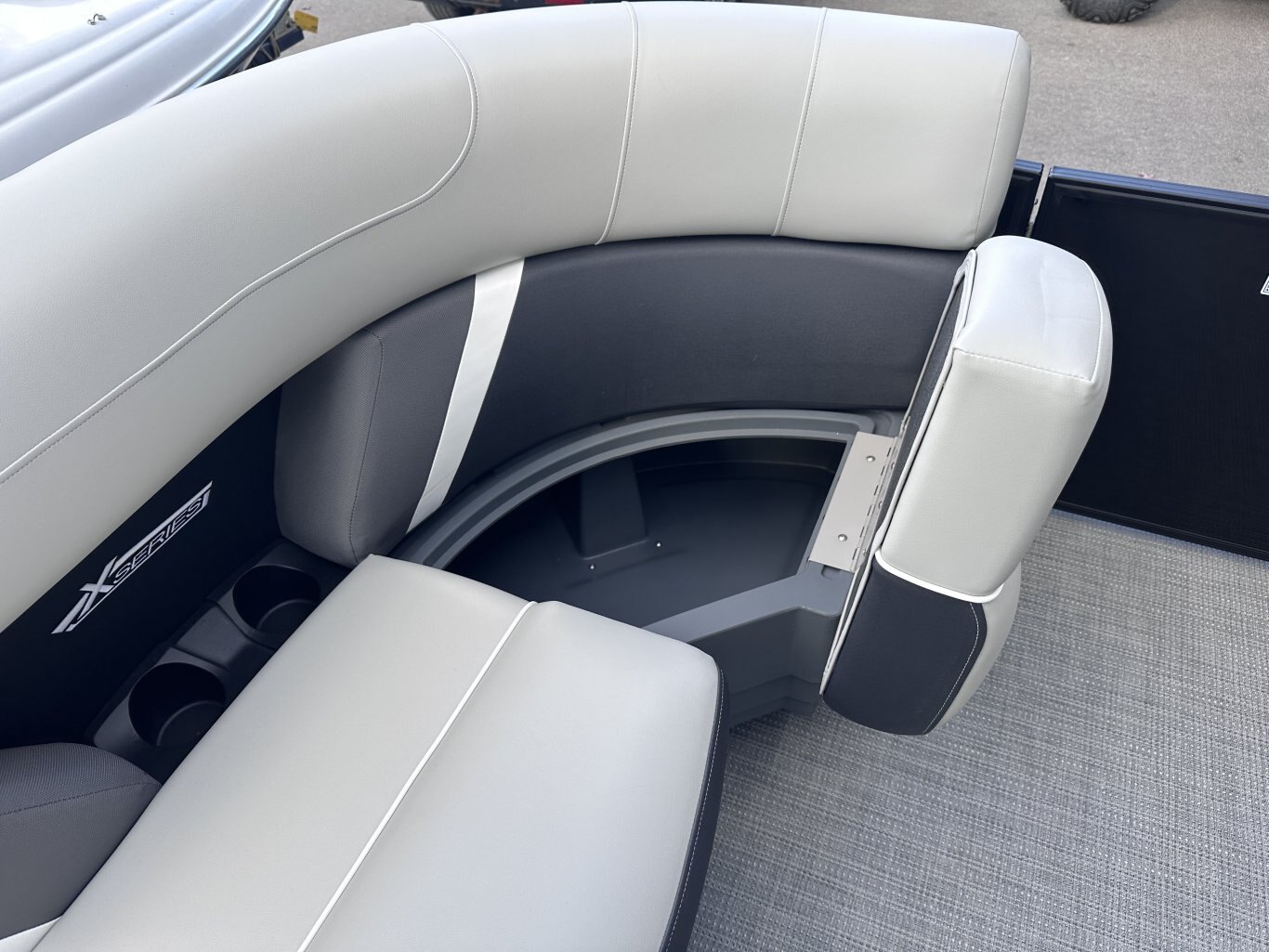 2025 Sylvan Mirage X1 Tri Toon 175HP Yamaha VMAX SHO