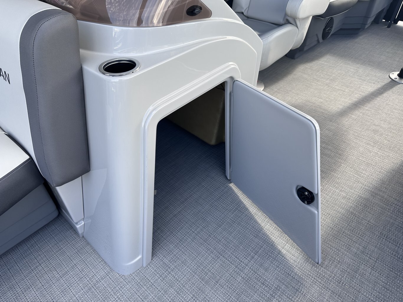 2025 Sylvan Mirage X1 Tri Toon 175HP Yamaha VMAX SHO