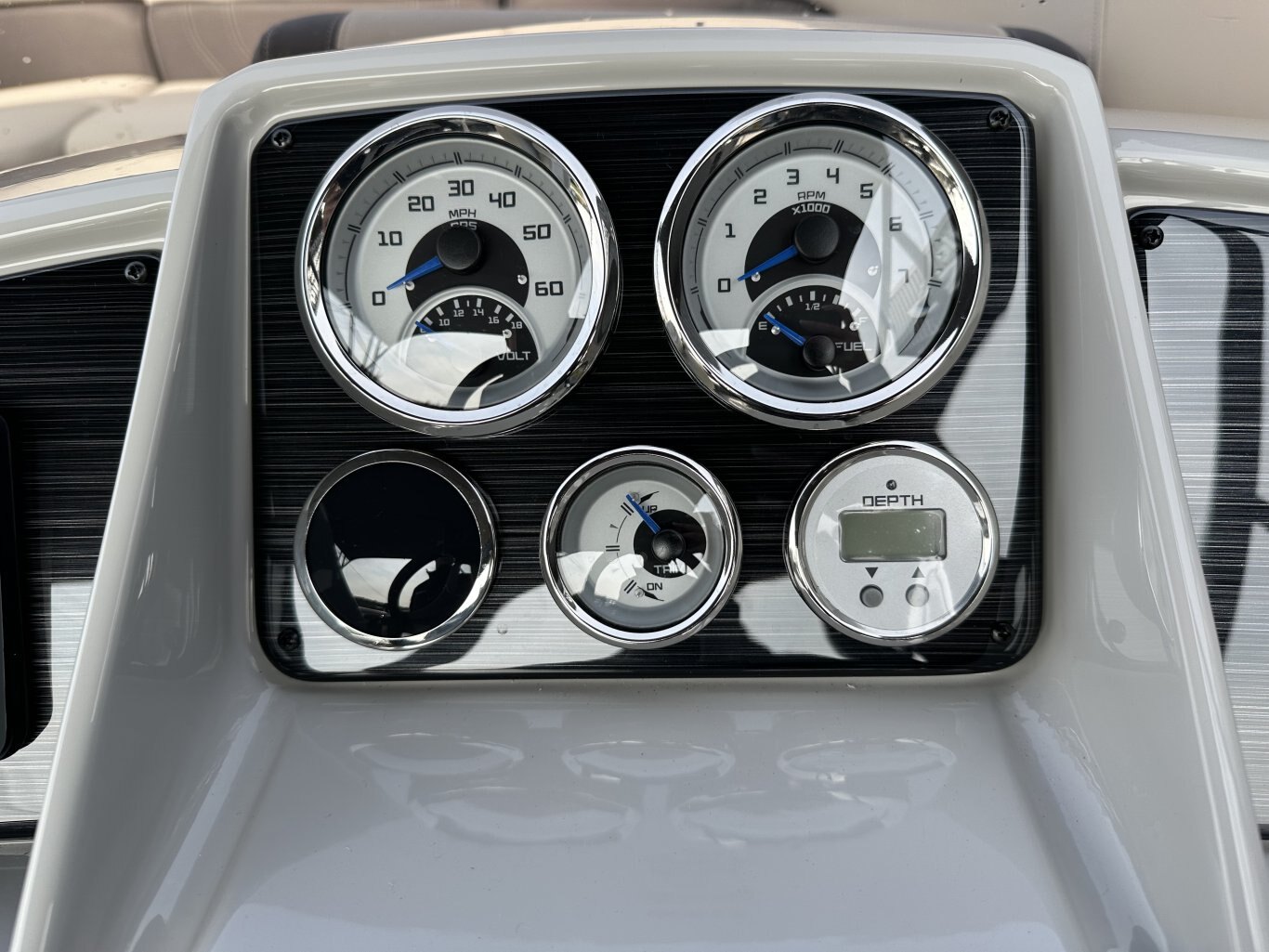 2026 SYLVAN MIRAGE 820 LZ 90HP YAMAHA VMAX SHO