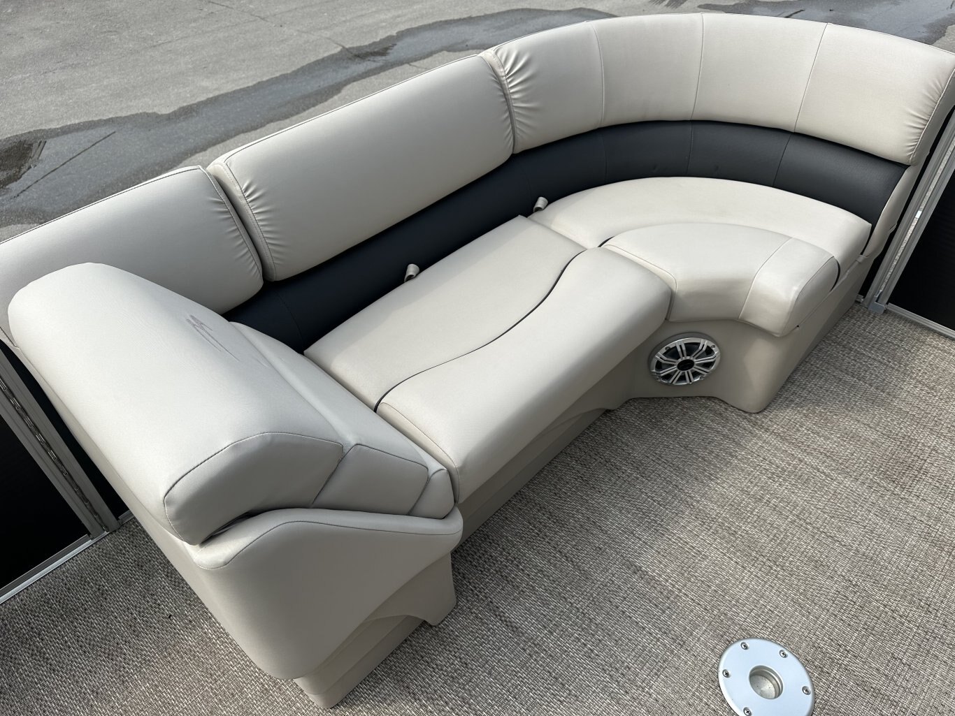 2017 BENNINGTON 22SSRX TRITOON