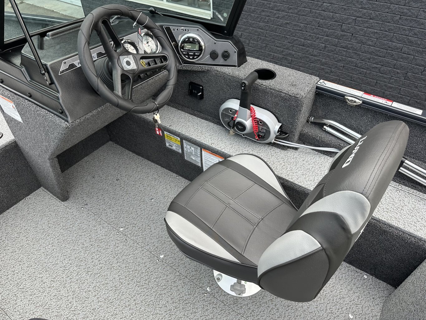 2026 LUND REBEL 1650 XL SPORT MERCURY 90ELPT