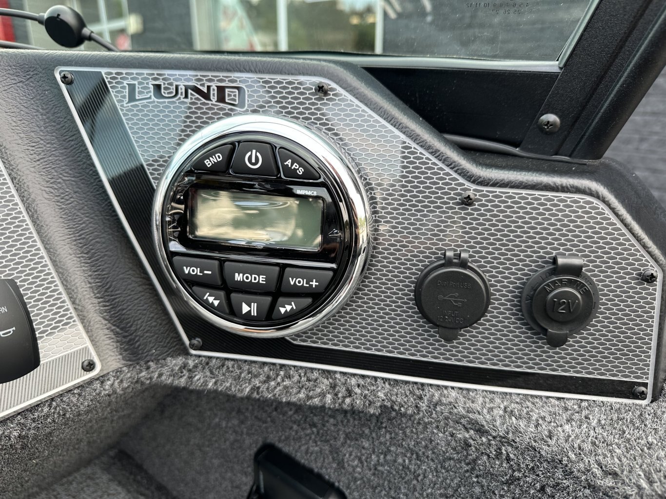 2026 LUND REBEL 1650 XL SPORT MERCURY 90ELPT