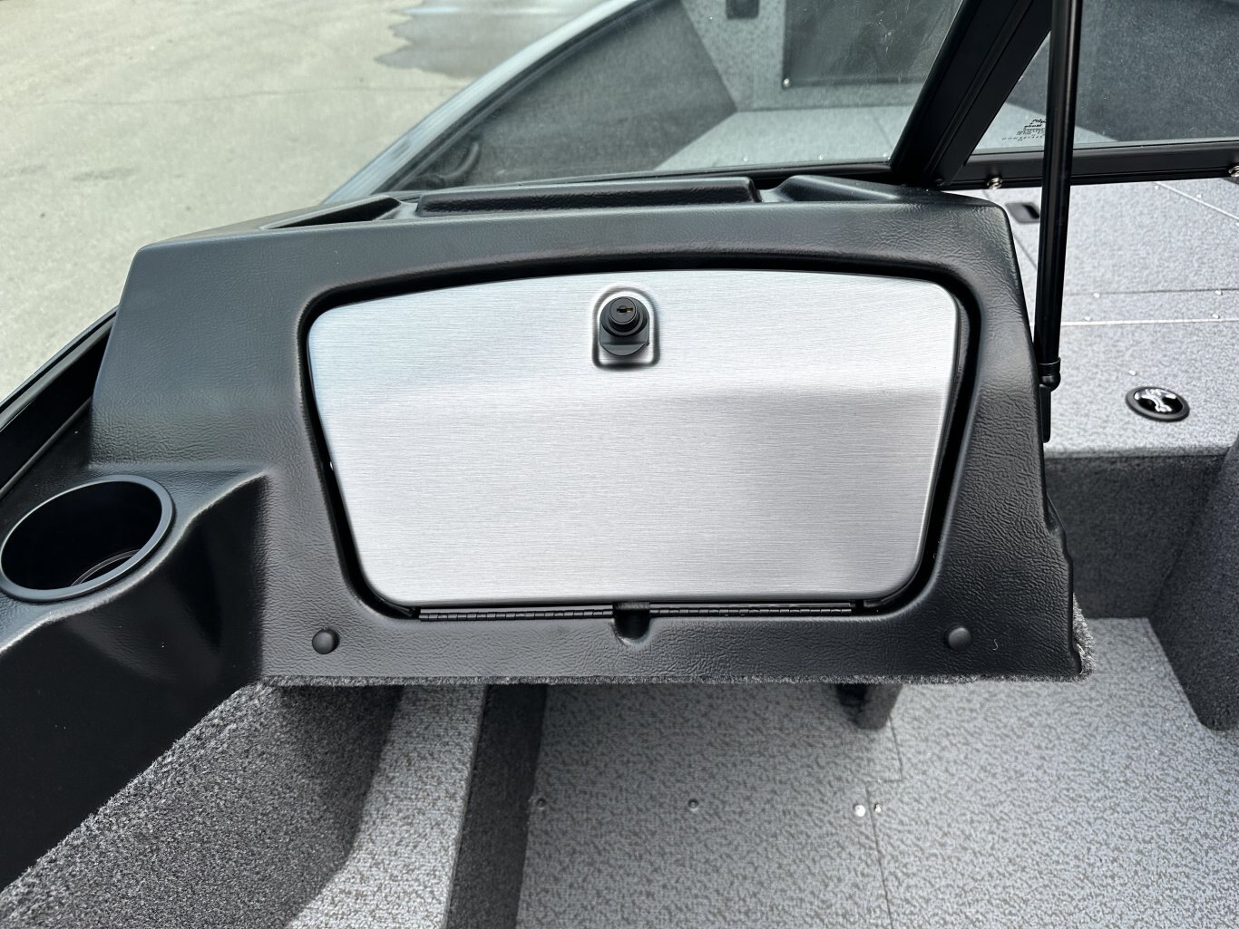 2026 LUND REBEL 1650 XL SPORT MERCURY 90ELPT