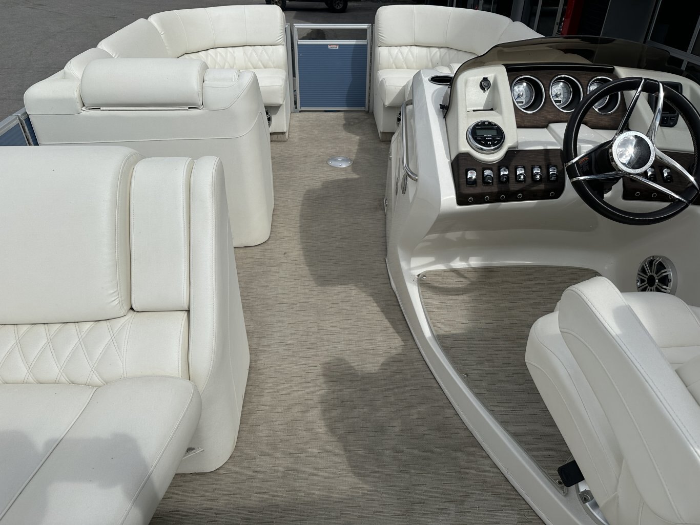 2016 BENNINGTON 2350 QCL