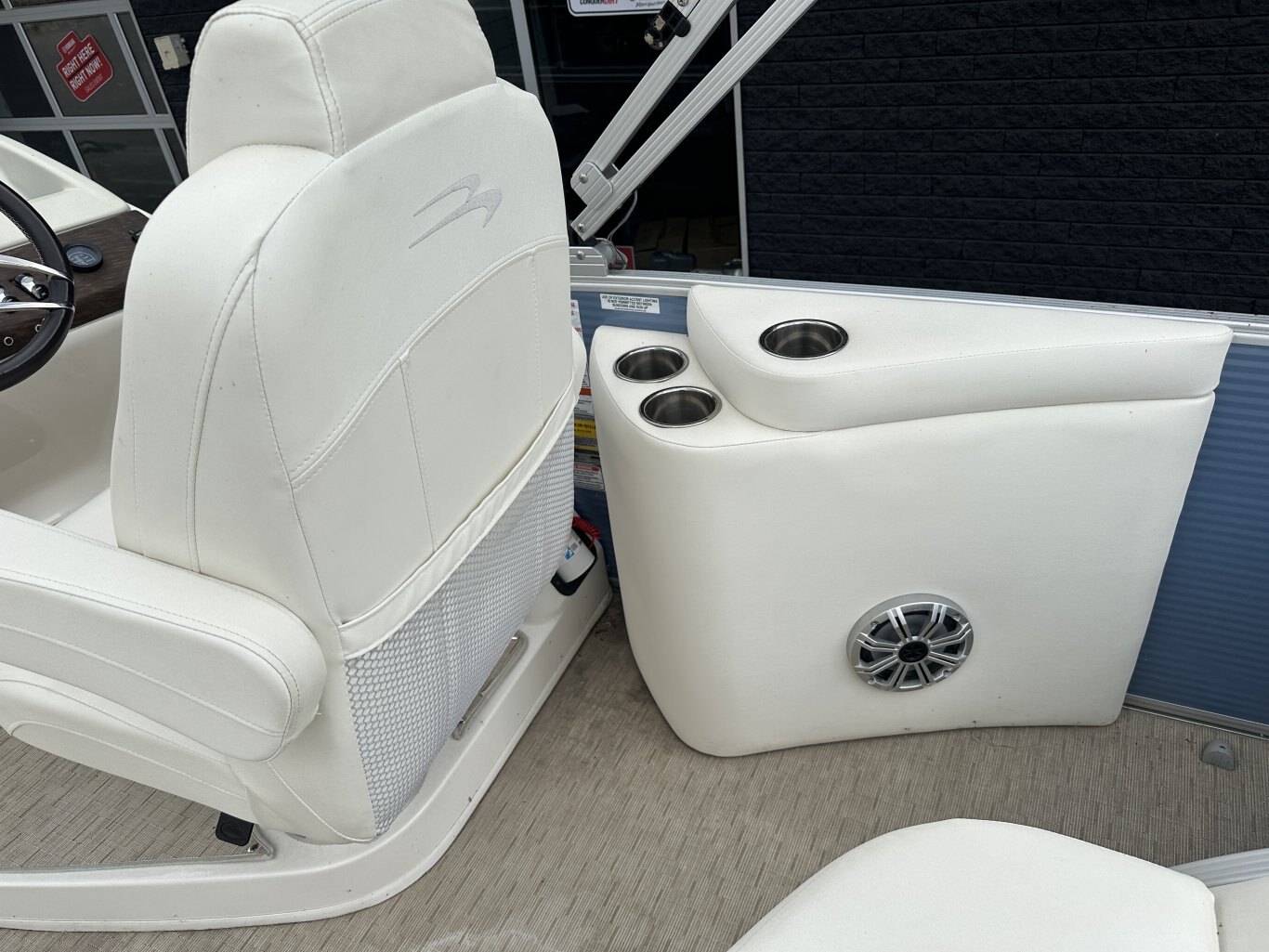 2016 BENNINGTON 2350 QCL