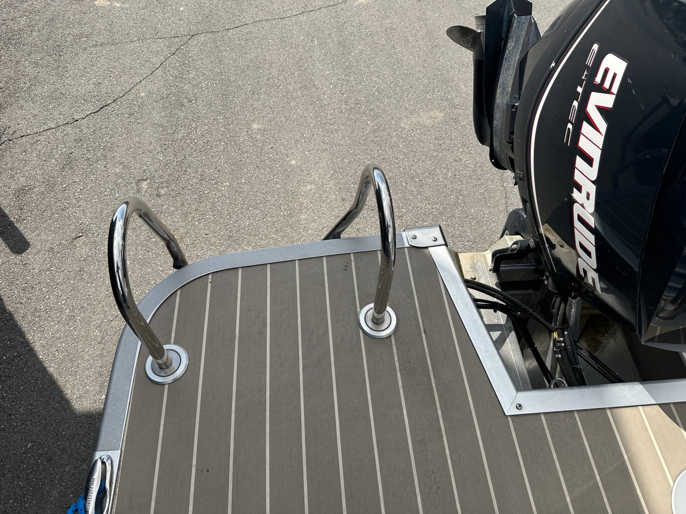 2016 BENNINGTON 2350 QCL