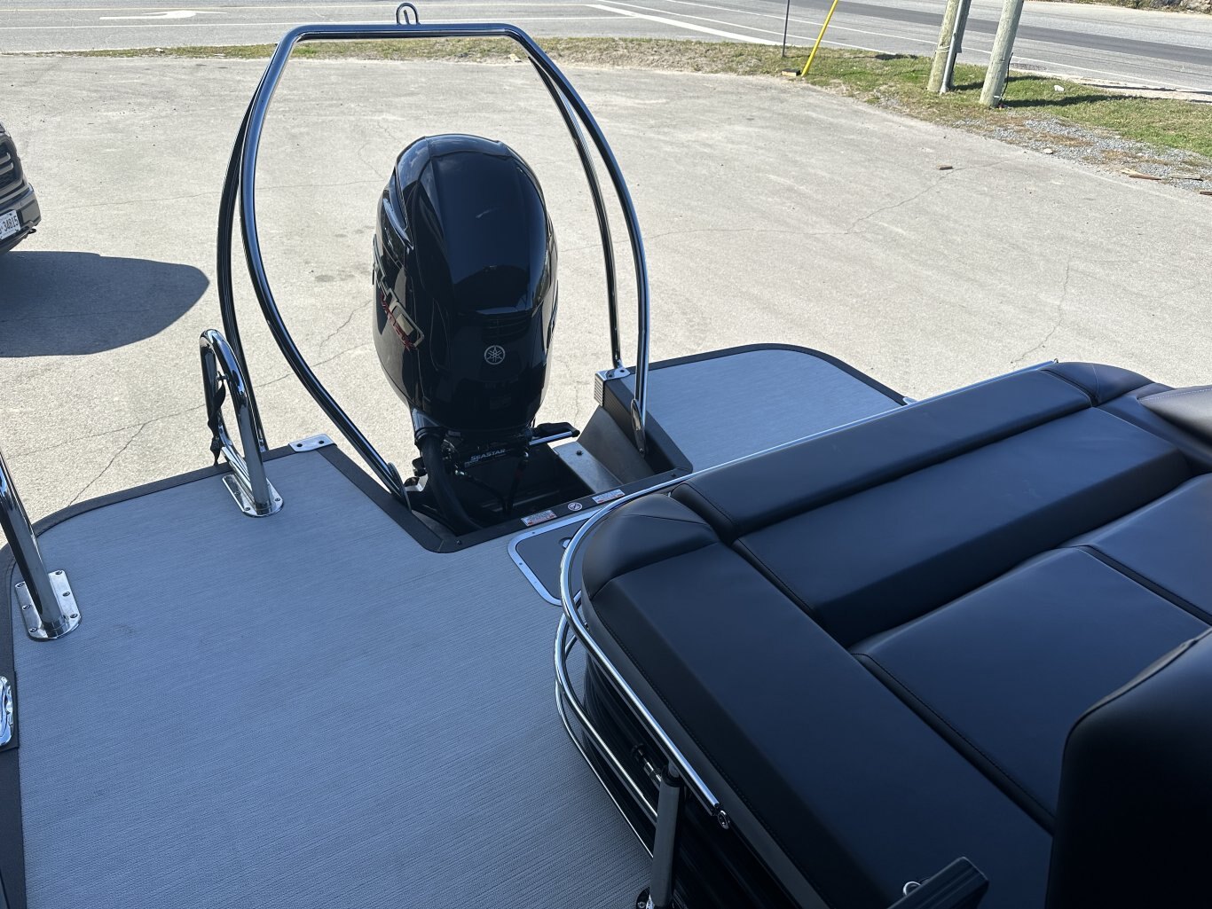 2025 BENNINGTON 22MSBSE YAMAHA VMAX SHO 175