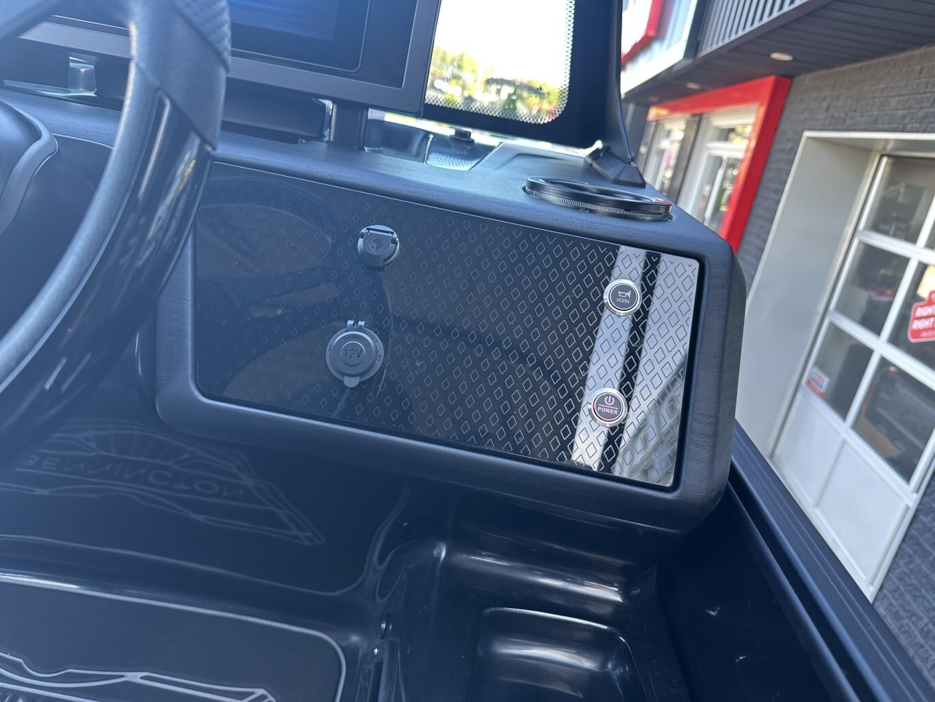 2025 BENNINGTON 22MSBSE YAMAHA VMAX SHO 175