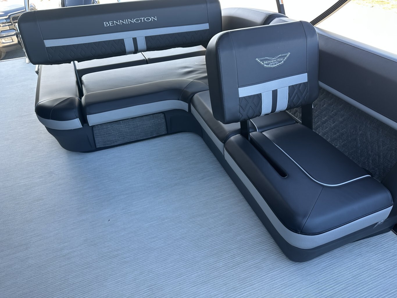 2025 BENNINGTON 22MSBSE YAMAHA VMAX SHO 175