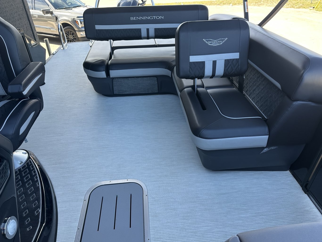 2025 BENNINGTON 22MSBSE YAMAHA VMAX SHO 175