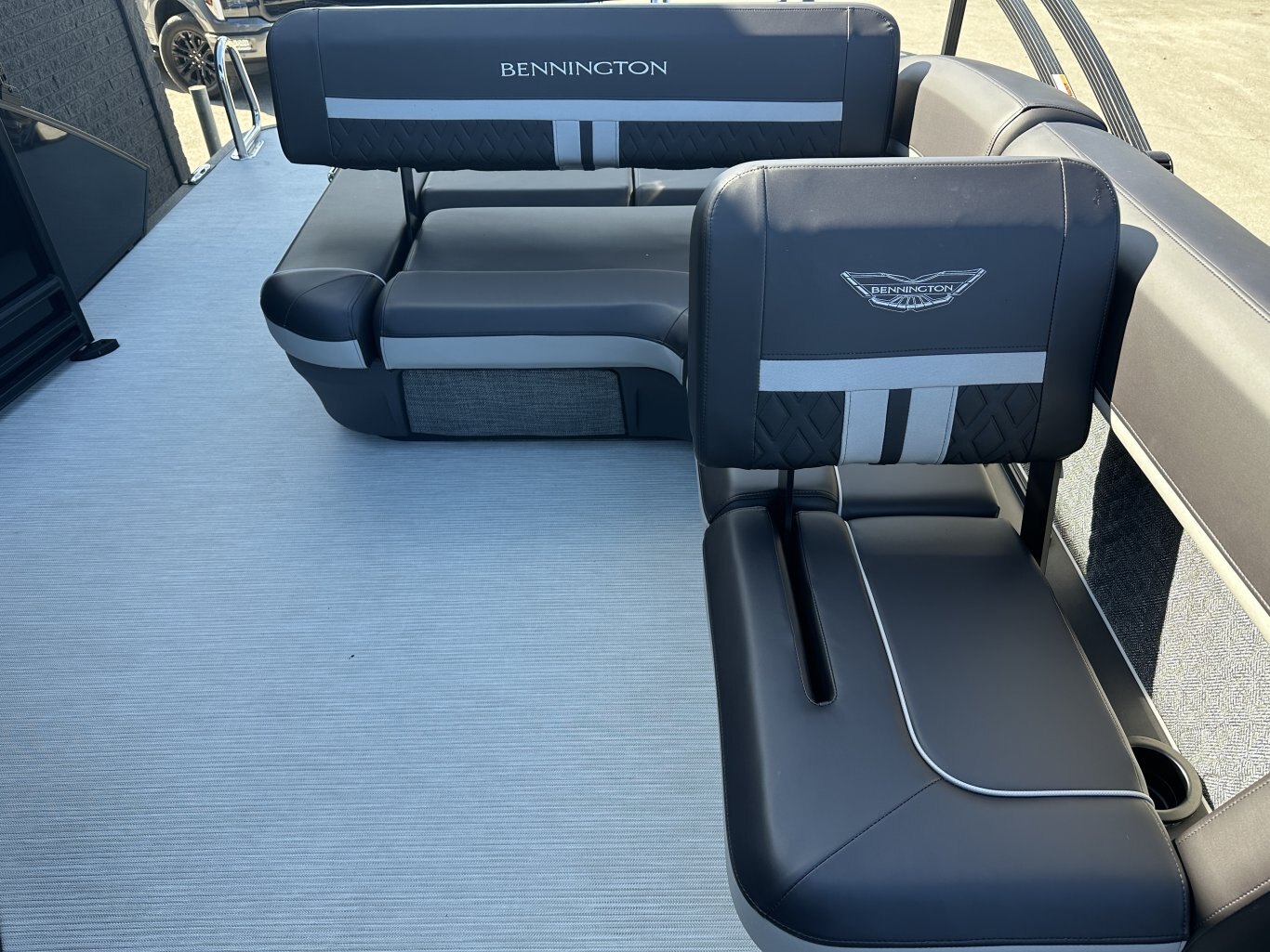 2025 BENNINGTON 22MSBSE YAMAHA VMAX SHO 175