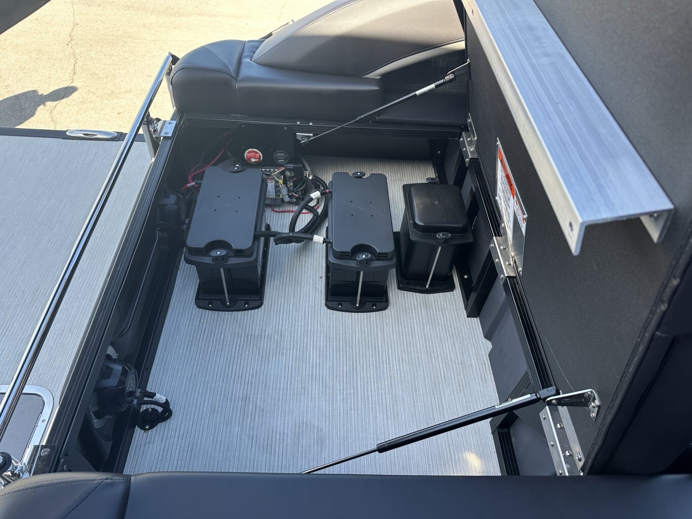 2025 BENNINGTON 22MSBSE YAMAHA VMAX SHO 175