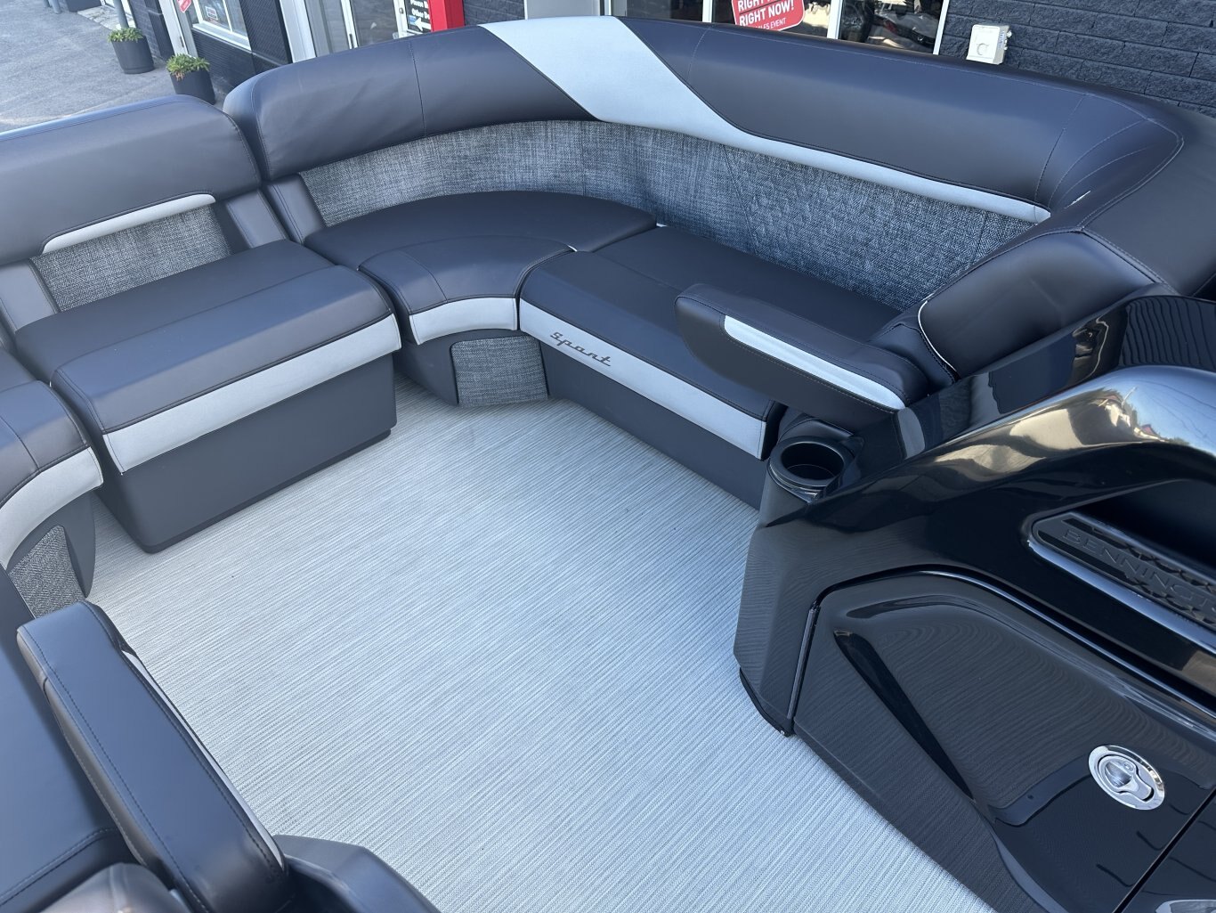 2025 BENNINGTON 22MSBSE YAMAHA VMAX SHO 175