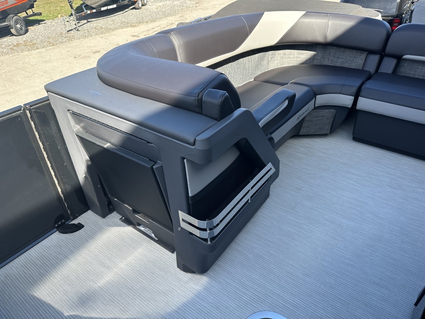 2025 BENNINGTON 22MSBSE YAMAHA VMAX SHO 175